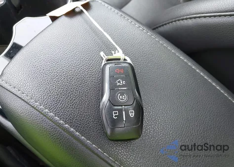 2014 Ford Fusion Hybrid Titanium z USA, uszkodzony, nr VIN 3FA6P0RU2ER211497